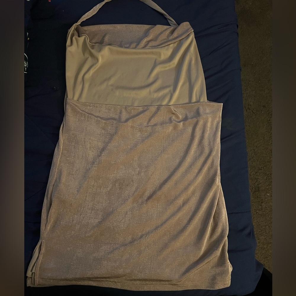 This dress has never been wore - Picture 2 of 2